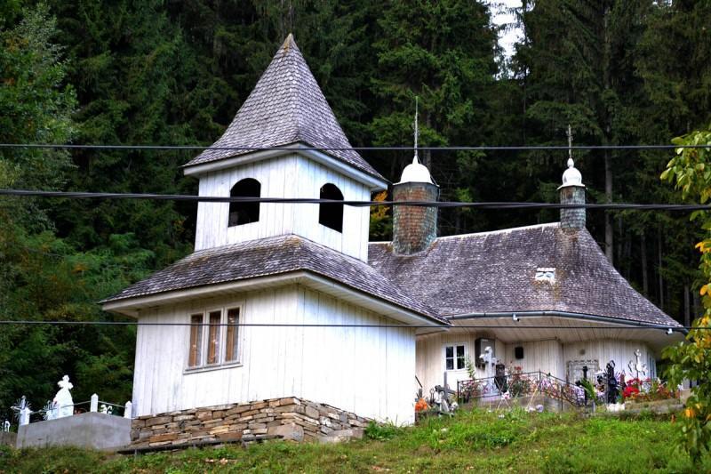 Biserica - vedere exterioară
